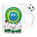 Kubek z piłką w uchwycie