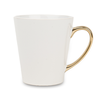 Kubek latte ze złotym uchwytem